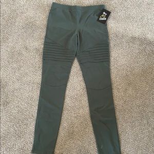 Art class brand new leggings!!